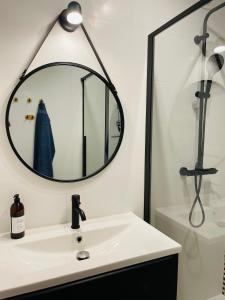 a bathroom with a sink and a mirror at Zatoka spokoju in Gdynia