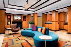 Posezení v ubytování Fairfield Inn & Suites Weatherford