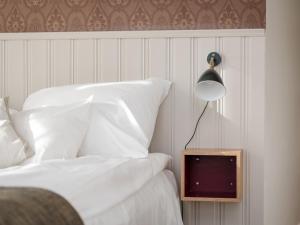 Postel nebo postele na pokoji v ubytování Grand Hotel Egersund