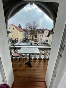 a balcony with a table and a view of a city at Zentrale Idylle in Kempten in Kempten