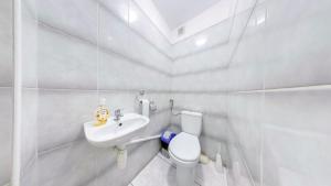 Kúpeľňa v ubytovaní roomspoznan pl - Rybaki 15 - 24h self check-in