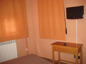TV a/nebo společenská místnost v ubytování Hostal Guarni