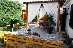 Villa Cinzia-150 mt from the beach外面的花园