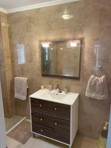 A bathroom at Beautiful apartment at La Marquesa Golf Quesada