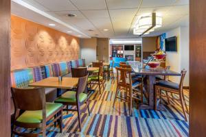 a dining room with tables and chairs at Fairfield by Marriott Inn & Suites Portland Maine Airport in Scarborough