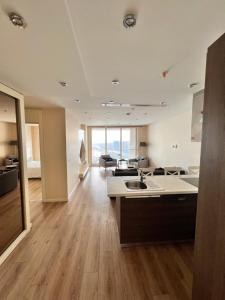 Dapur atau dapur kecil di Ottomare Suites sea, view, pool, gym