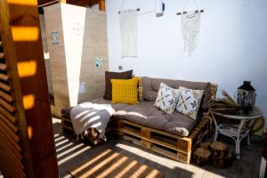 a couch sitting in the middle of a room at Villa Cinzia in Mondello