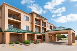 a rendering of the front of our hotel at Courtyard by Marriott Bloomington Normal in Bloomington