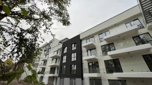 een afbeelding van een appartementencomplex bij Luxury Apartment in Boekarest