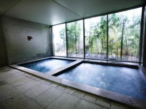 Kolam renang di atau dekat dengan Rolling Hills Hotel