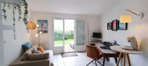 TV a/nebo společenská místnost v ubytování Semaphore Plat - Maisonnette -residence - piscine + 9 fotografií