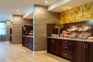 a kitchen with a counter with some food at Fairfield by Marriott Waterbury Stowe in Waterbury