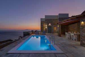 Bazén v ubytování Acron Andros - 3 Bedroom Villa with Private Pool nebo v jeho okolí