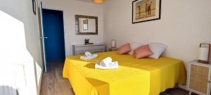 Posteľ alebo postele v izbe v ubytovaní MIREILLE - Appartement 4 etoiles vue mer - 2 a 4 pers