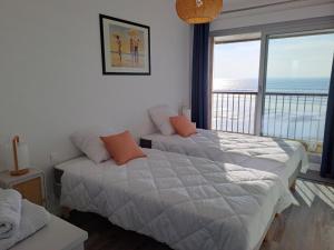 Posteľ alebo postele v izbe v ubytovaní MIREILLE - Appartement 4 etoiles vue mer - 2 a 4 pers