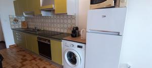 Kuchyňa alebo kuchynka v ubytovaní Valparaiso-Vue Mer-2 ch-Garage-Sables d olonne