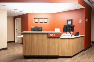 an office lobby with a hello reception counter at TownePlace Suites by Marriott Petawawa in Petawawa