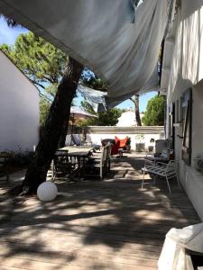 Fotografia z galérie ubytovania VILLA 'Le Refuge' Piscine chauffée 300 m plage v destinácii La Tranche-sur-Mer