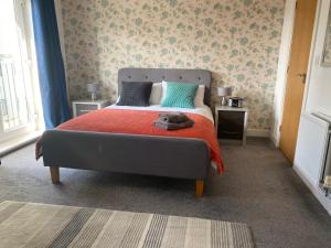 Postel nebo postele na pokoji v ubytování Watercolour House
