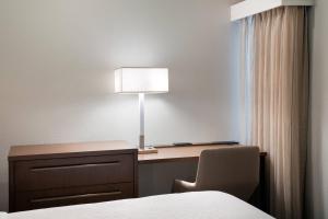 Postel nebo postele na pokoji v ubytování Residence Inn by Marriott Las Vegas Convention Center