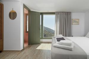 Postel nebo postele na pokoji v ubytování Acron Andros - 3 Bedroom Villa with Private Pool