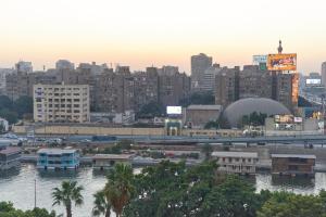 Linna Kairo üldine vaade või majutusasutusest Zamalek X Hostel-Nile view pildistatud vaade