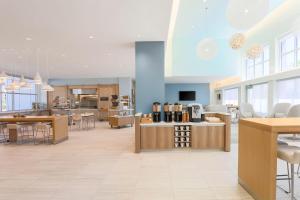 a large room with tables and chairs and a kitchen at Element Ontario Rancho Cucamonga in Ontario