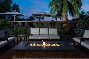 Posezení v ubytování Courtyard Scottsdale North