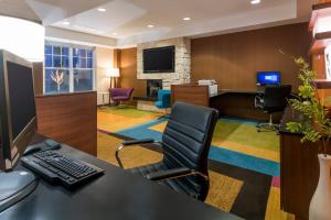 an office with a computer and a desk with a keyboard at Fairfield Inn Kansas City Downtown/Union Hill in Kansas City