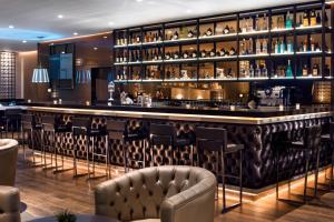 Salon ili bar u objektu AC Hotel by Marriott Panama City