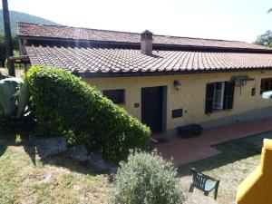 Bygningen som feriegården ligger i + 16 billeder