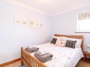 a bedroom with a bed with towels on it at Hunters Lodge in Norwich