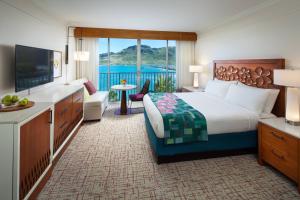 Postel nebo postele na pokoji v ubytování Marriott's Kaua'i Beach Club