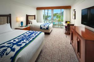 Postel nebo postele na pokoji v ubytování Marriott's Kaua'i Beach Club + 37 fotografií