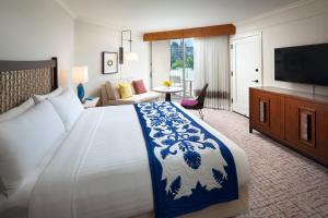 Postel nebo postele na pokoji v ubytování Marriott's Kaua'i Beach Club