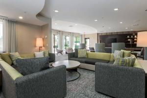 a living room with couches and chairs and a table at Courtyard by Marriott Roseville Galleria Mall/Creekside Ridge Drive in Roseville