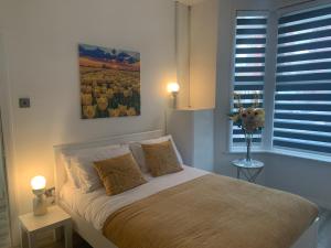 a bedroom with a bed and a painting on the wall at Bloomsbury House - Modern studios near Anfield in Liverpool