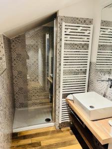 A bathroom at Albola Suite Holiday Apartments