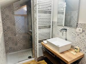 A bathroom at Albola Suite Holiday Apartments