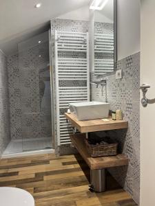 A bathroom at Albola Suite Holiday Apartments