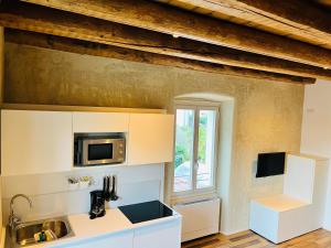 A kitchen or kitchenette at Albola Suite Holiday Apartments
