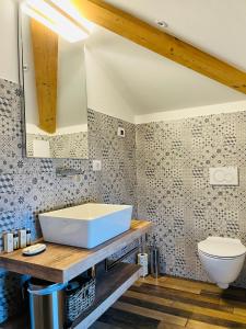 A bathroom at Albola Suite Holiday Apartments