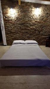 Cama ou camas em um quarto em La casa del fabbro Genova centro