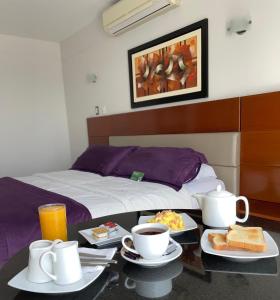 Un pat sau paturi într-o cameră la Sunec Hotel