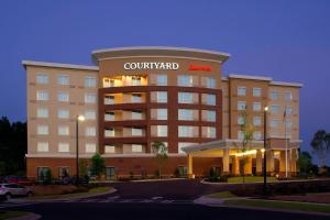 a hotel building with a court yard sign on it at Courtyard by Marriott Atlanta NE/Duluth Sugarloaf in Duluth