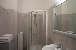 a bathroom with a shower and a toilet and a sink at Palazzo di Primavera Guest House in Caprino Veronese