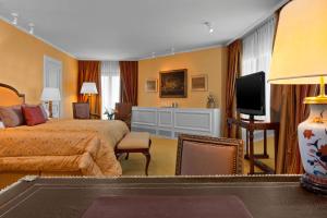 a hotel room with a bed and a television at Sheraton Buenos Aires Hotel & Convention Center in Buenos Aires