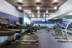Fitness centrum a/nebo fitness zařízení v ubytování Four Points by Sheraton Seattle Airport South
