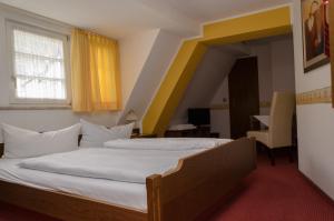 Postel nebo postele na pokoji v ubytování Hotel Rheingraf