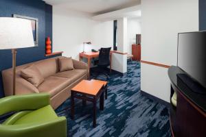 Posezení v ubytování Fairfield Inn & Suites by Marriott Austin Parmer Tech Ridge